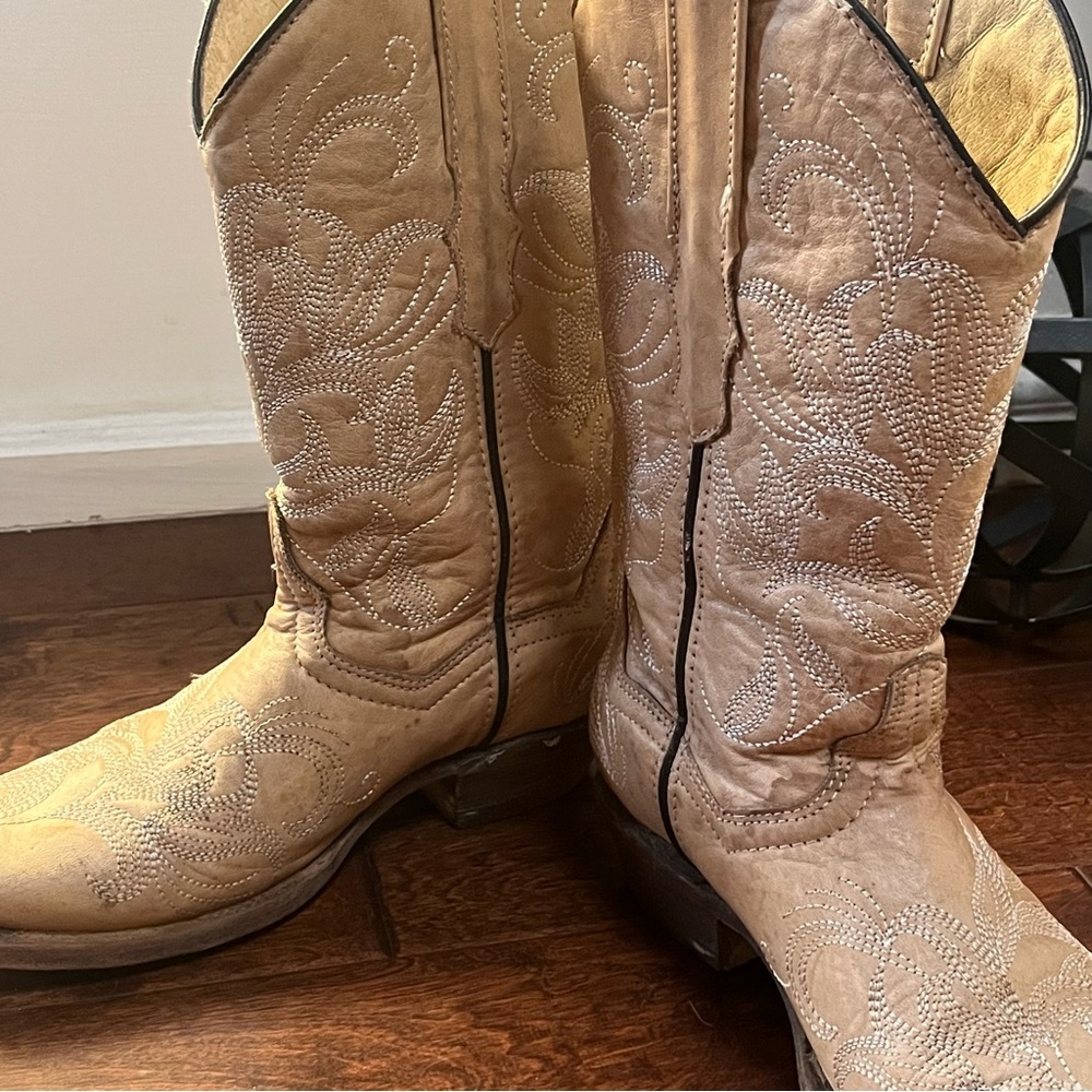 Veretta Cowgirl Boots - Off White - Picture 5 of 12